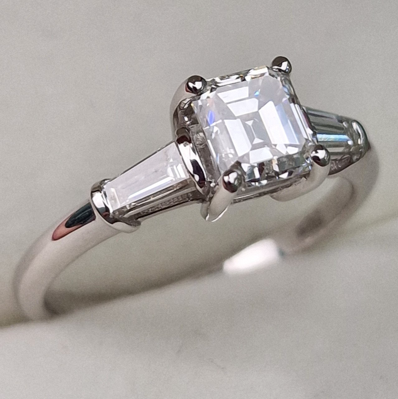 Кольцо Deimantas 99241363 18р 3,12гр 1,36ct. купить,NaN