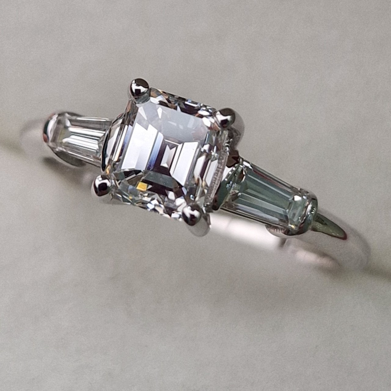 Кольцо Deimantas 99241363 18р 3,12гр 1,36ct. купить,NaN