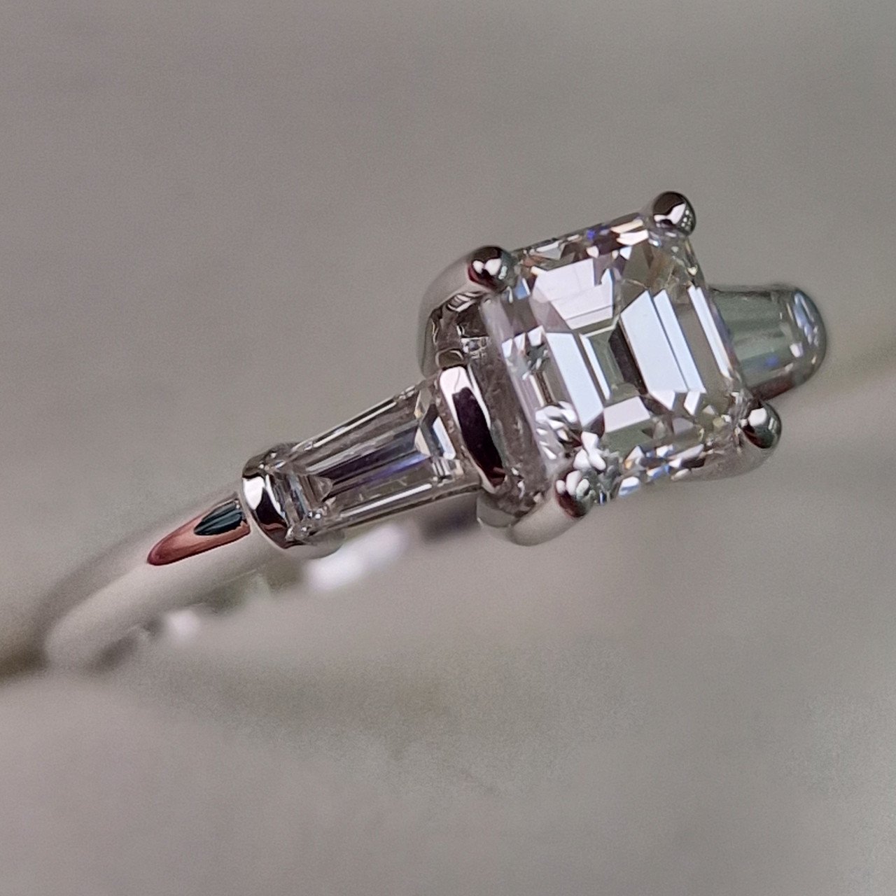 Кольцо Deimantas 99241363 18р 3,12гр 1,36ct. купить,NaN