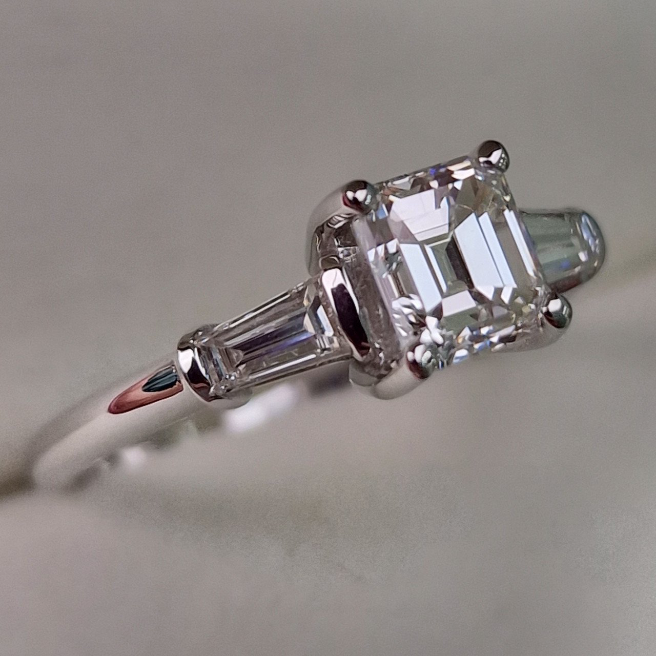 Кольцо Deimantas 99241363 18р 3,12гр 1,36ct. купить,NaN