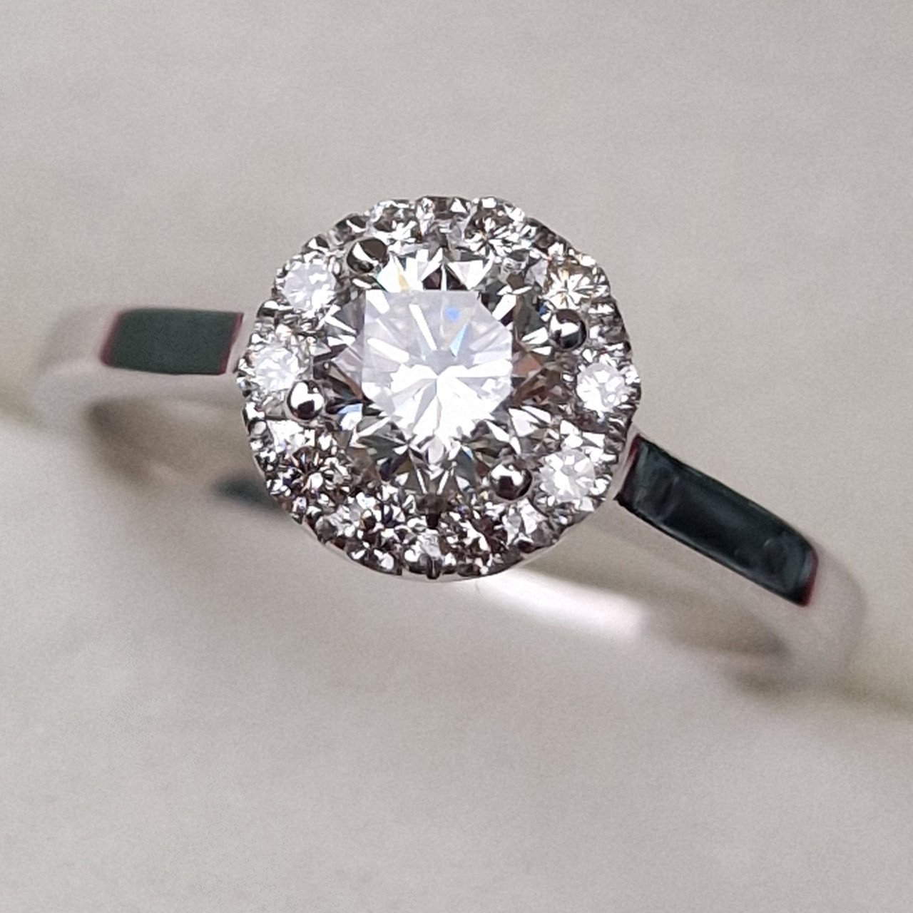 Кольцо Deimantas 99251433 16,5р 2,61гр 0,71ct. купить,NaN