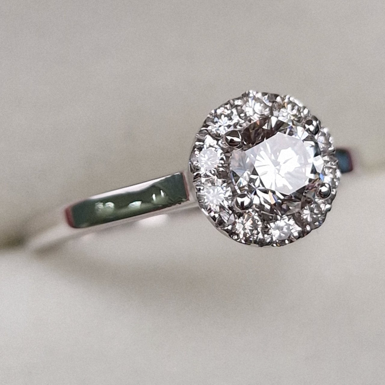 Кольцо Deimantas 99251433 16,5р 2,61гр 0,71ct. купить,NaN