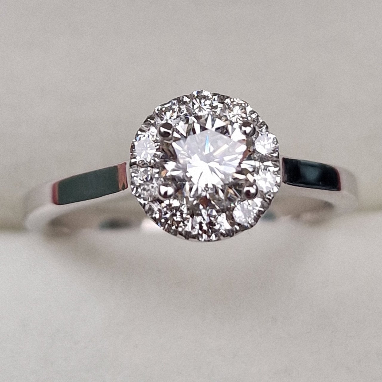 Кольцо Deimantas 99251433 16,5р 2,61гр 0,71ct. купить,NaN