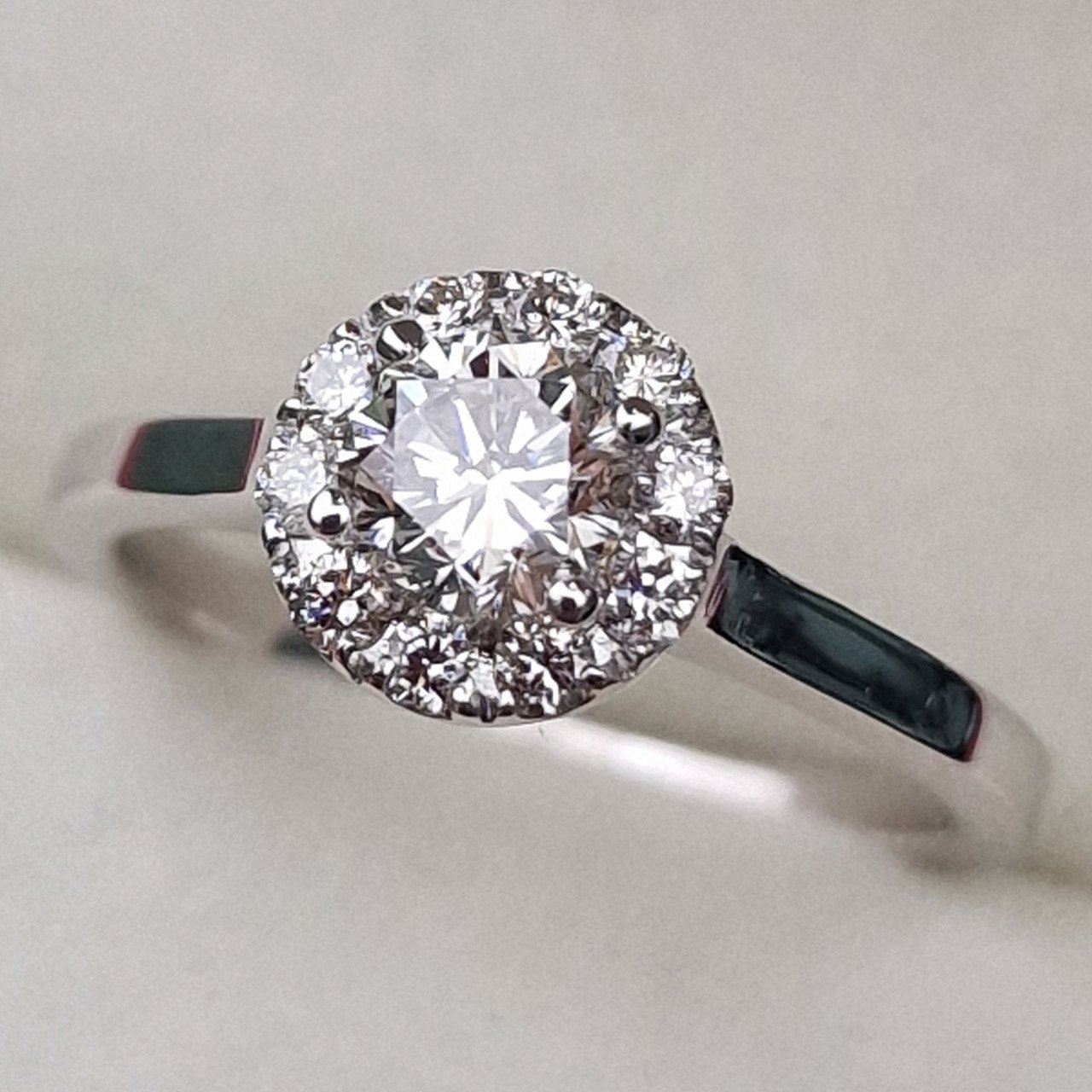 Кольцо Deimantas 99251433 16,5р 2,61гр 0,71ct. купить,NaN