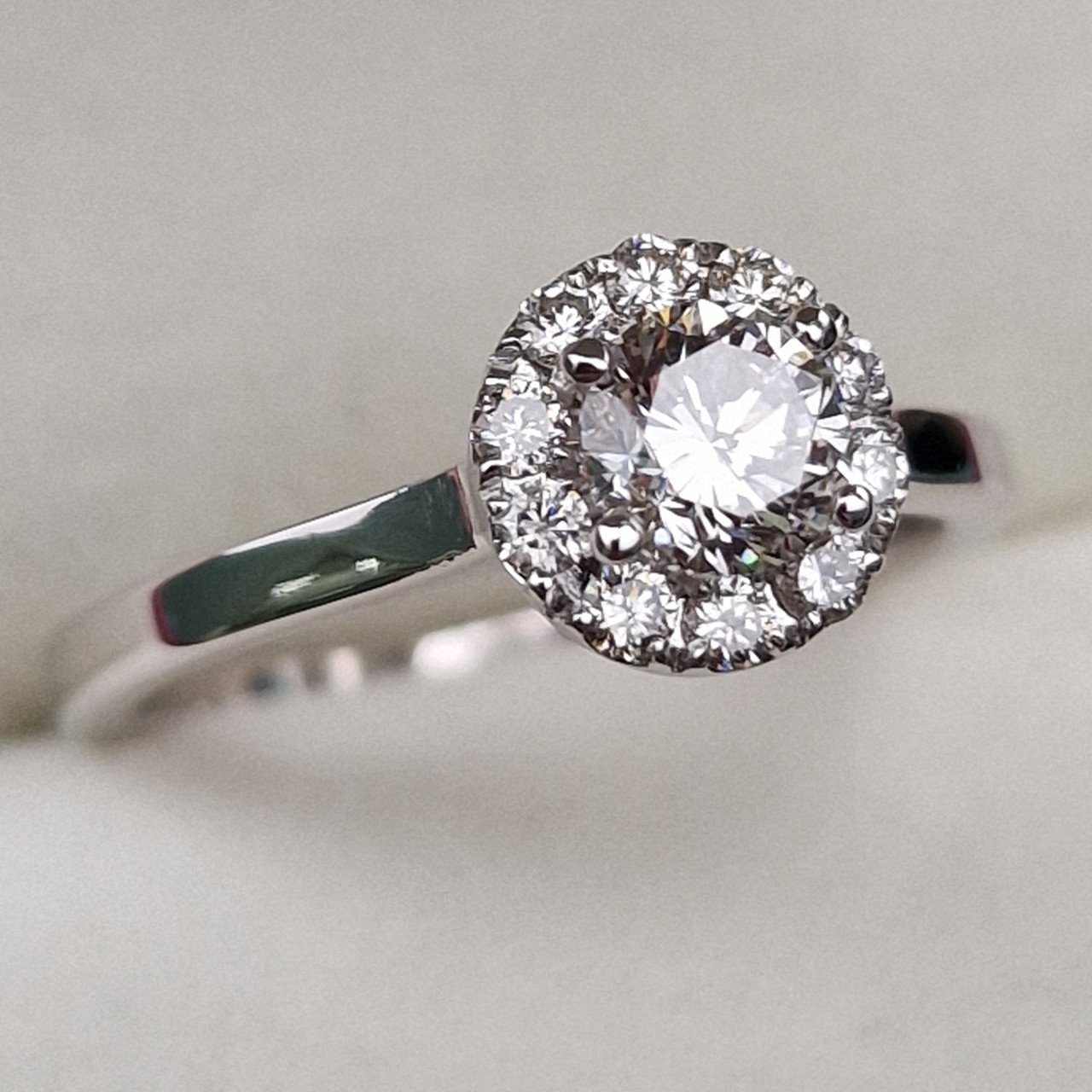 Кольцо Deimantas 99251433 16,5р 2,61гр 0,71ct. купить,NaN