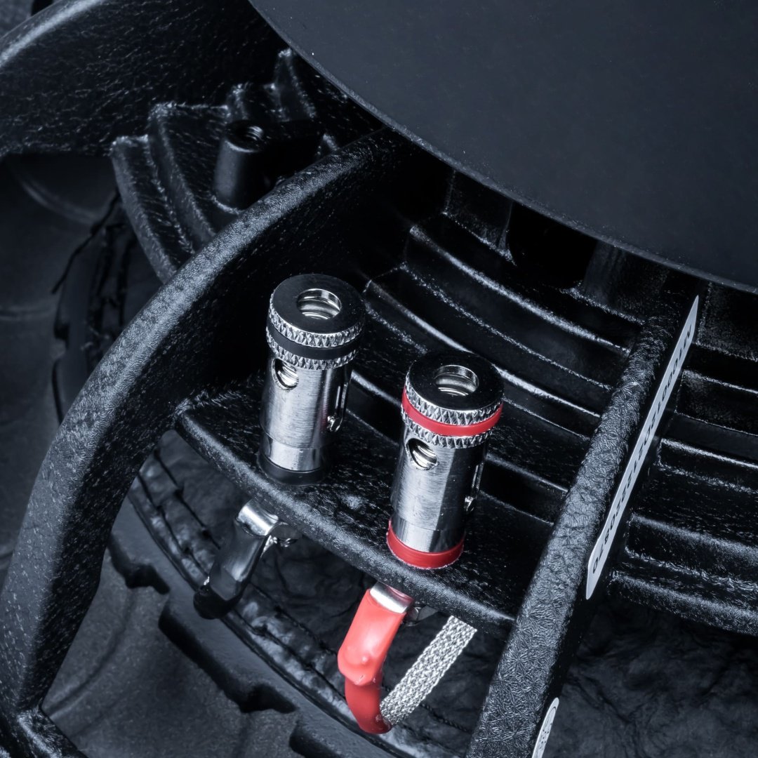 Сабвуфер AMP MASS 1000 12D2