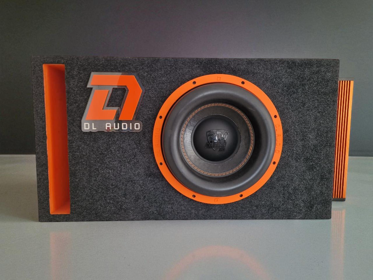 Сабвуфер DL Audio Gryphon PRO 12 v3 в корпусе с усилителем DL Audio Anaconda 1.800