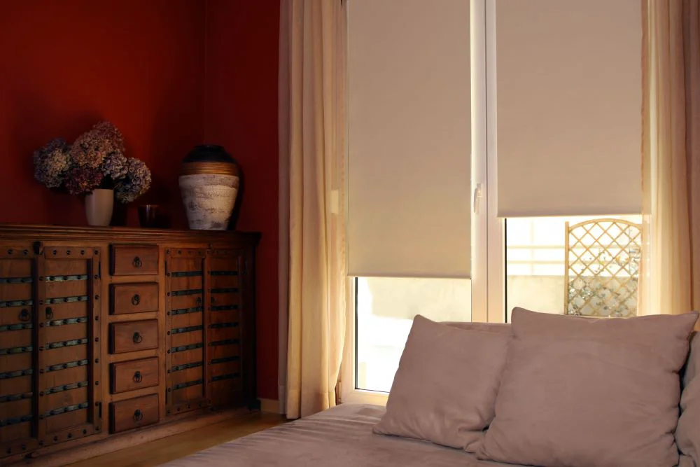 Рулонная штора Franc Gardiner Blackout Silver Мах 110х250см светло-бежевая