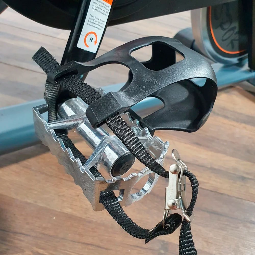 Велотренажер ArtFit Spin Bike ES-7702 черный купить,NaN