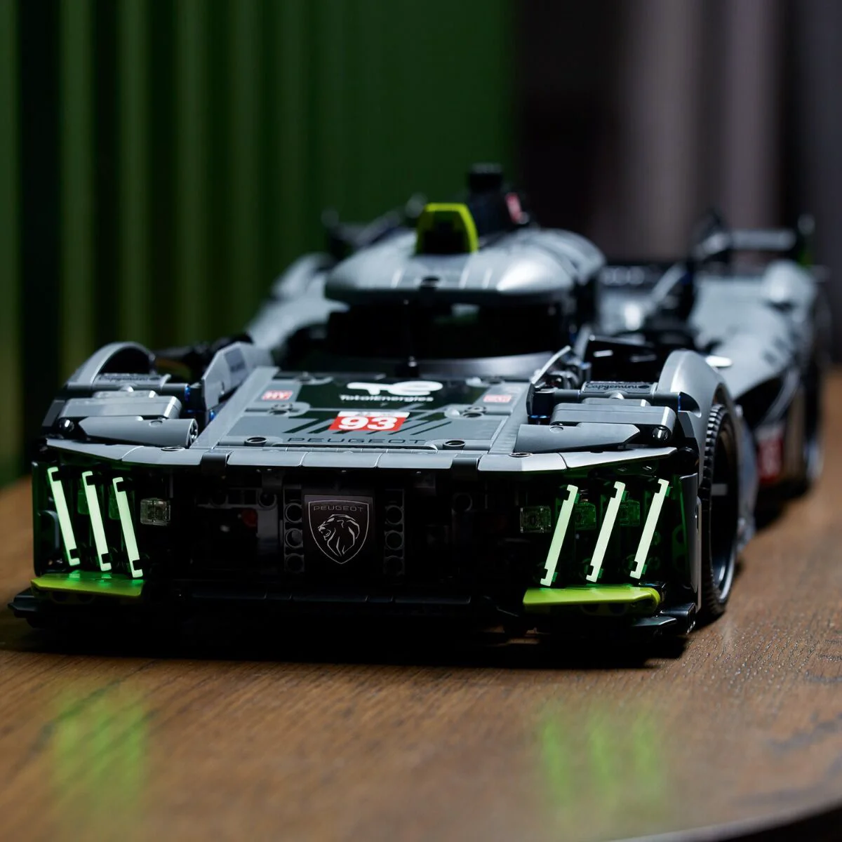 Конструктор LEGO Техник Peugeot 9X8 Hypercar 42156  купить,NaN