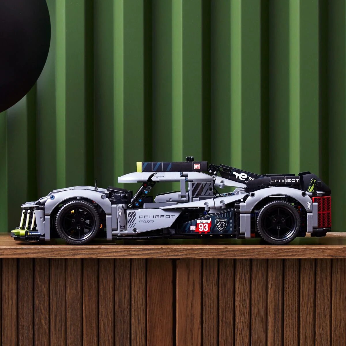 Конструктор LEGO Техник Peugeot 9X8 Hypercar 42156  купить,NaN