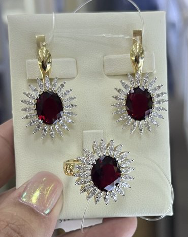Комплект Диамант ЮЗ 7468754 вес 14.77 г золото, бриллиант, рубин купить,NaN