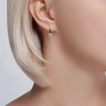 Серьги Diamant 51-220-02039-1 вес 2.69 г золото, бриллиант купить,NaN