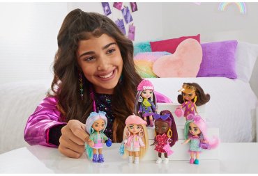 Кукла-модель BARBIE Мини в университетской куртке HLN480, 14 см
