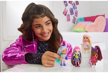 Кукла-модель BARBIE Мини в университетской куртке HLN480, 14 см купить,NaN