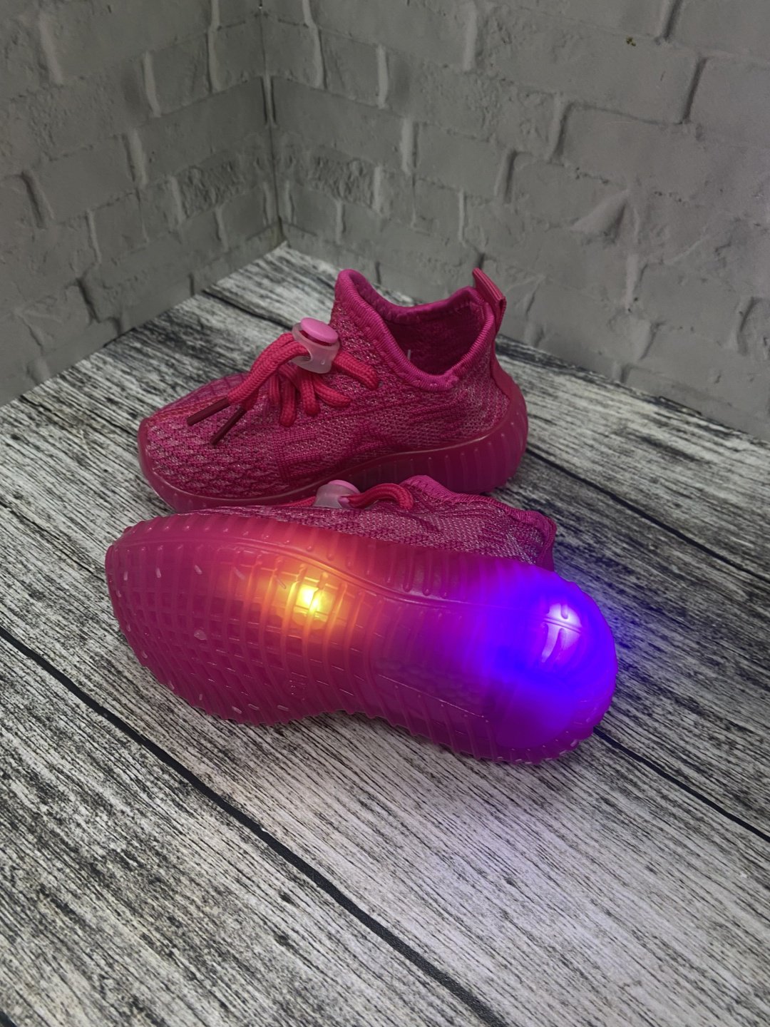 Кроссовки фуксия купить,NaN