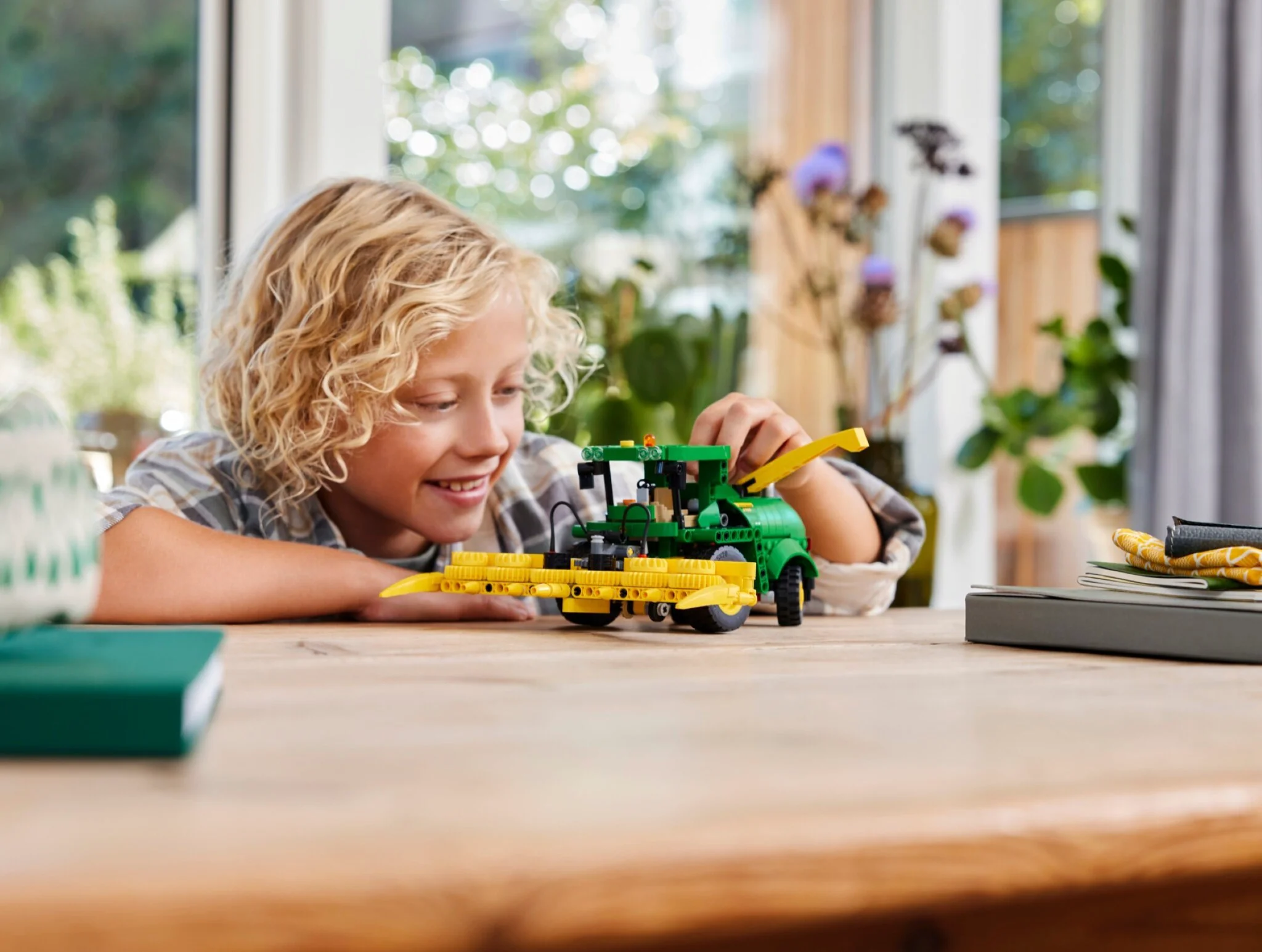 Конструктор LEGO Техник Кормоуборочный комбайн John Deere 9700 42168  купить,NaN