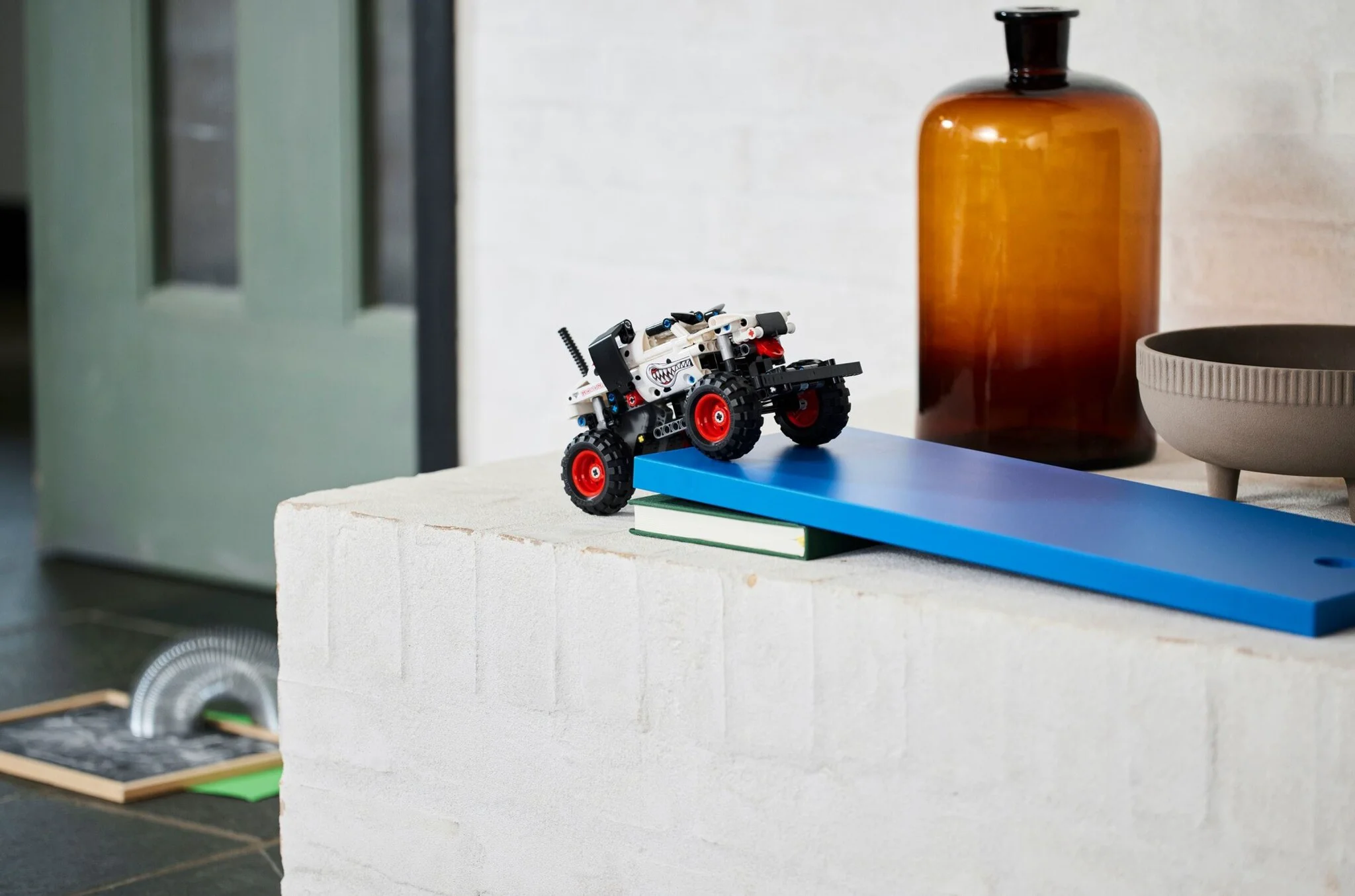 Конструктор LEGO Техник Monster Jam™ Monster Mutt™ Dalmatian 42150