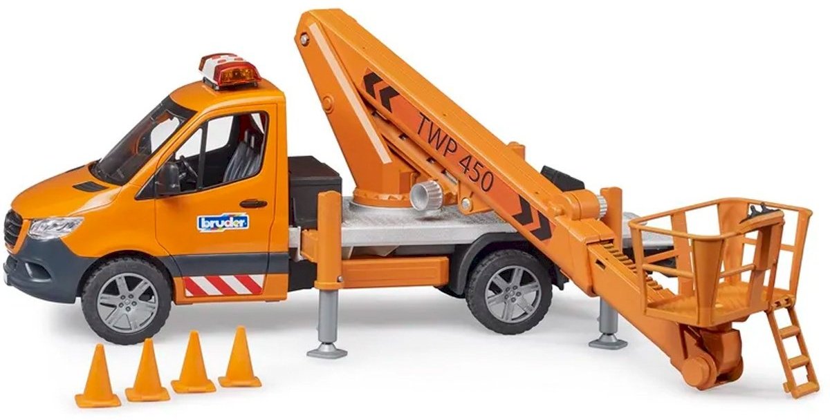 Bruder Mercedes-Benz Sprinter 02-679, пластик, металл, оранжевый купить,NaN