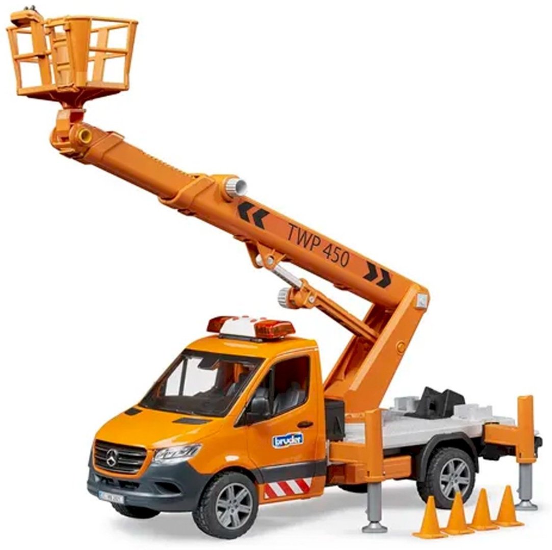 Bruder Mercedes-Benz Sprinter 02-679, пластик, металл, оранжевый купить,NaN