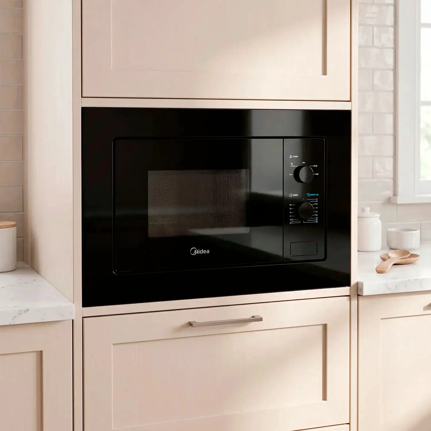 Микроволновая печь Midea MM720B2Q-BL черная