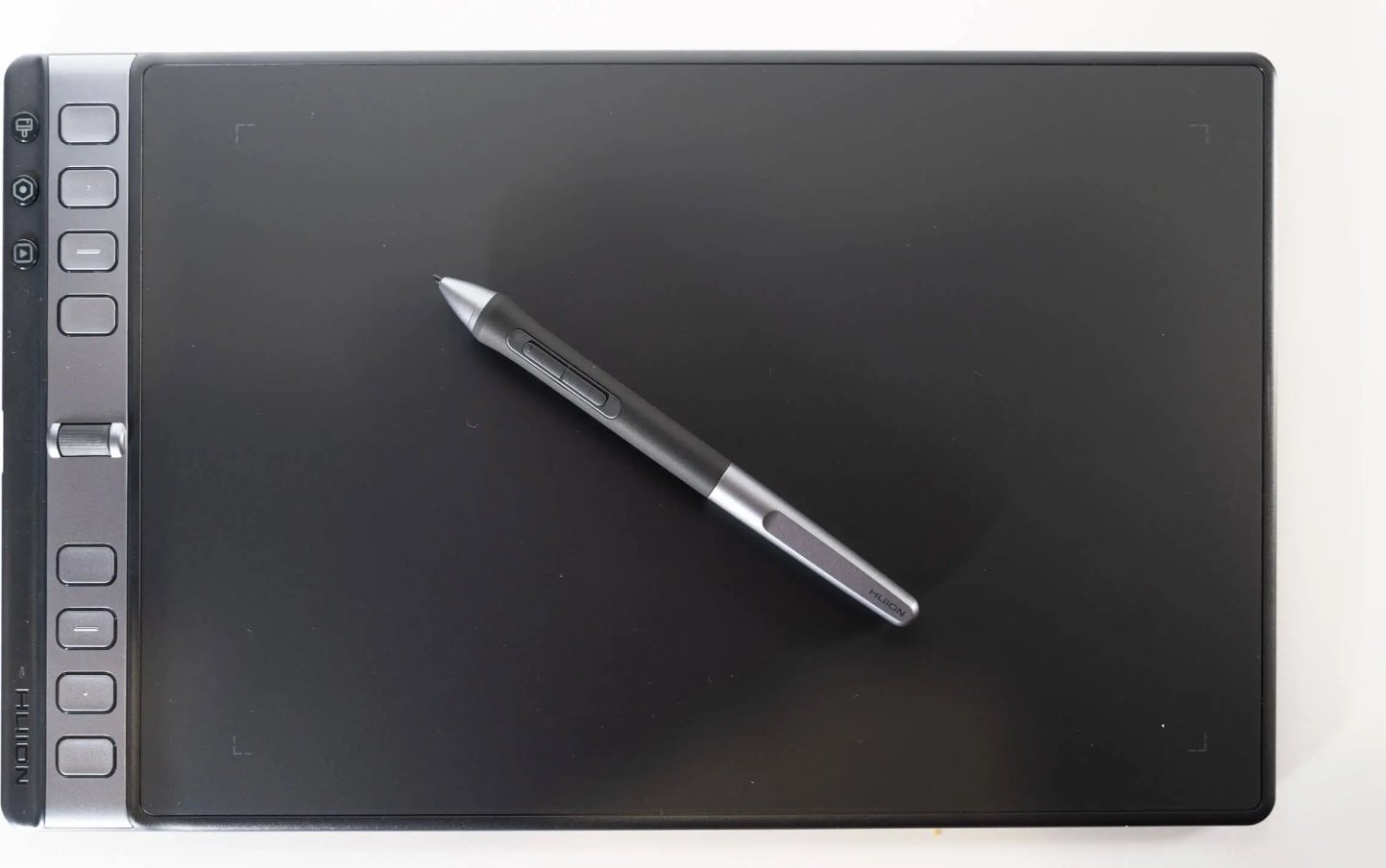 Графический планшет HUION Inspiroy 2L черный