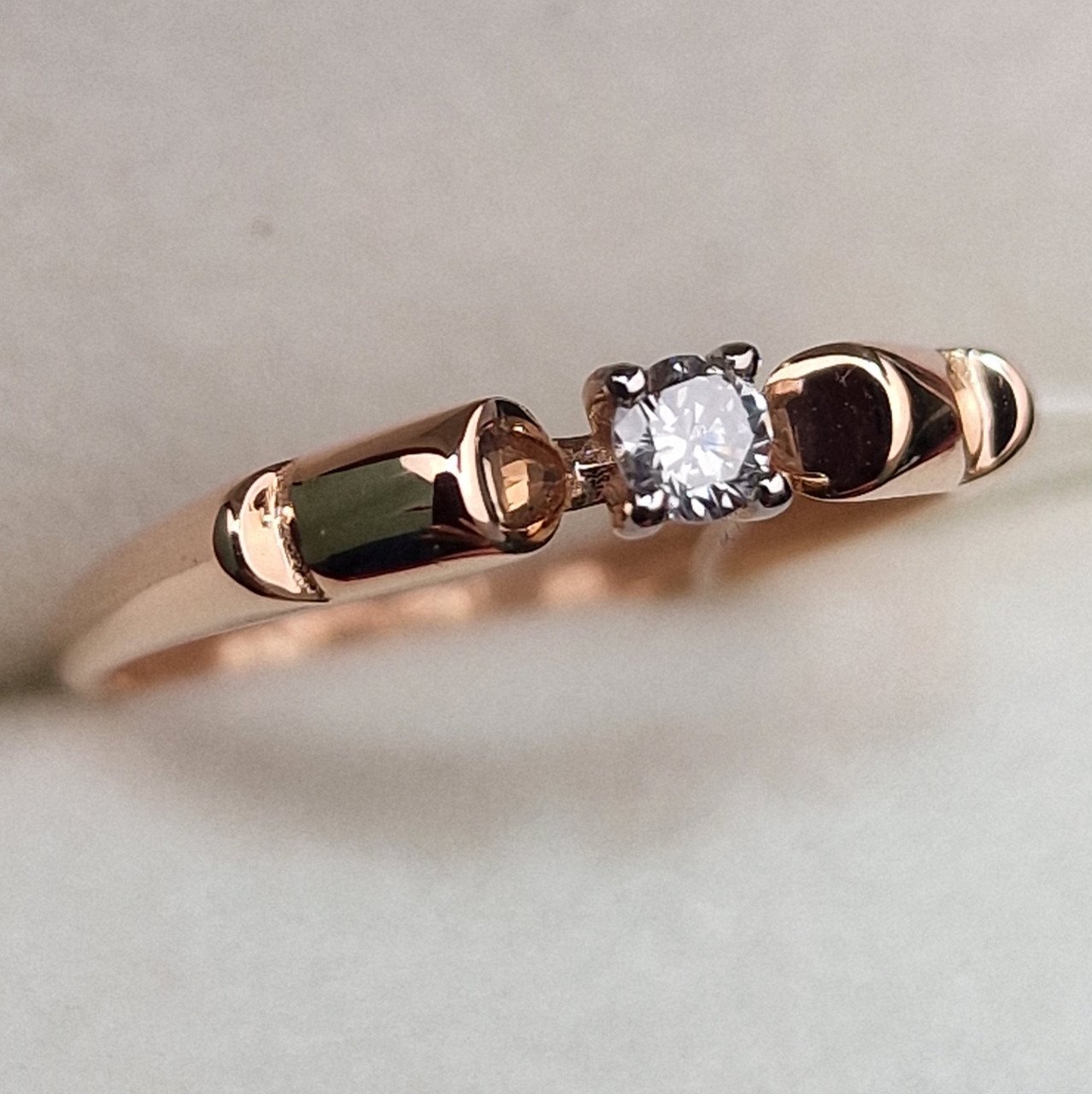 Кольцо Deimantas 99903596 16р 0,94гр 0,095ct. купить,NaN