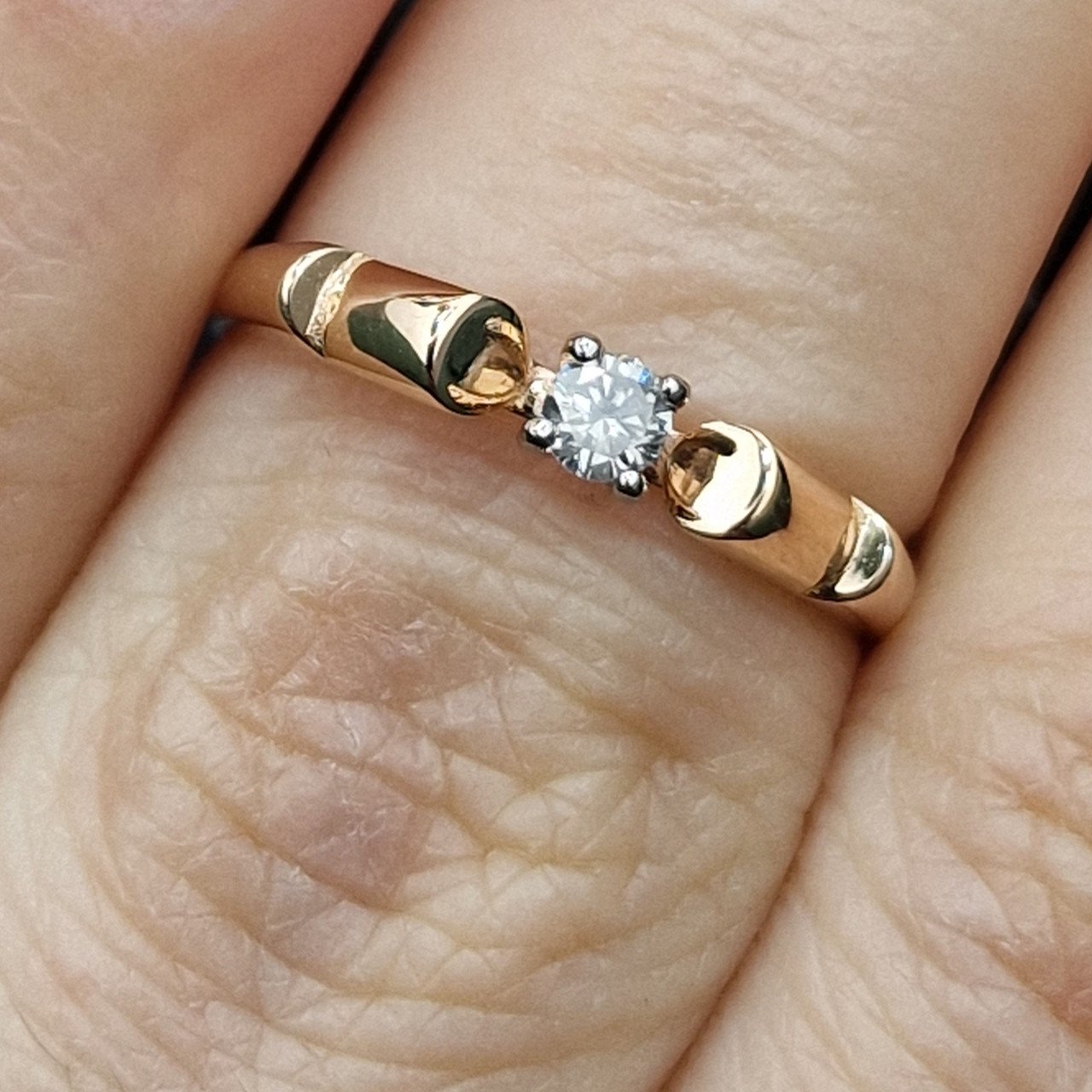 Кольцо Deimantas 99903596 16р 0,94гр 0,095ct. купить,NaN
