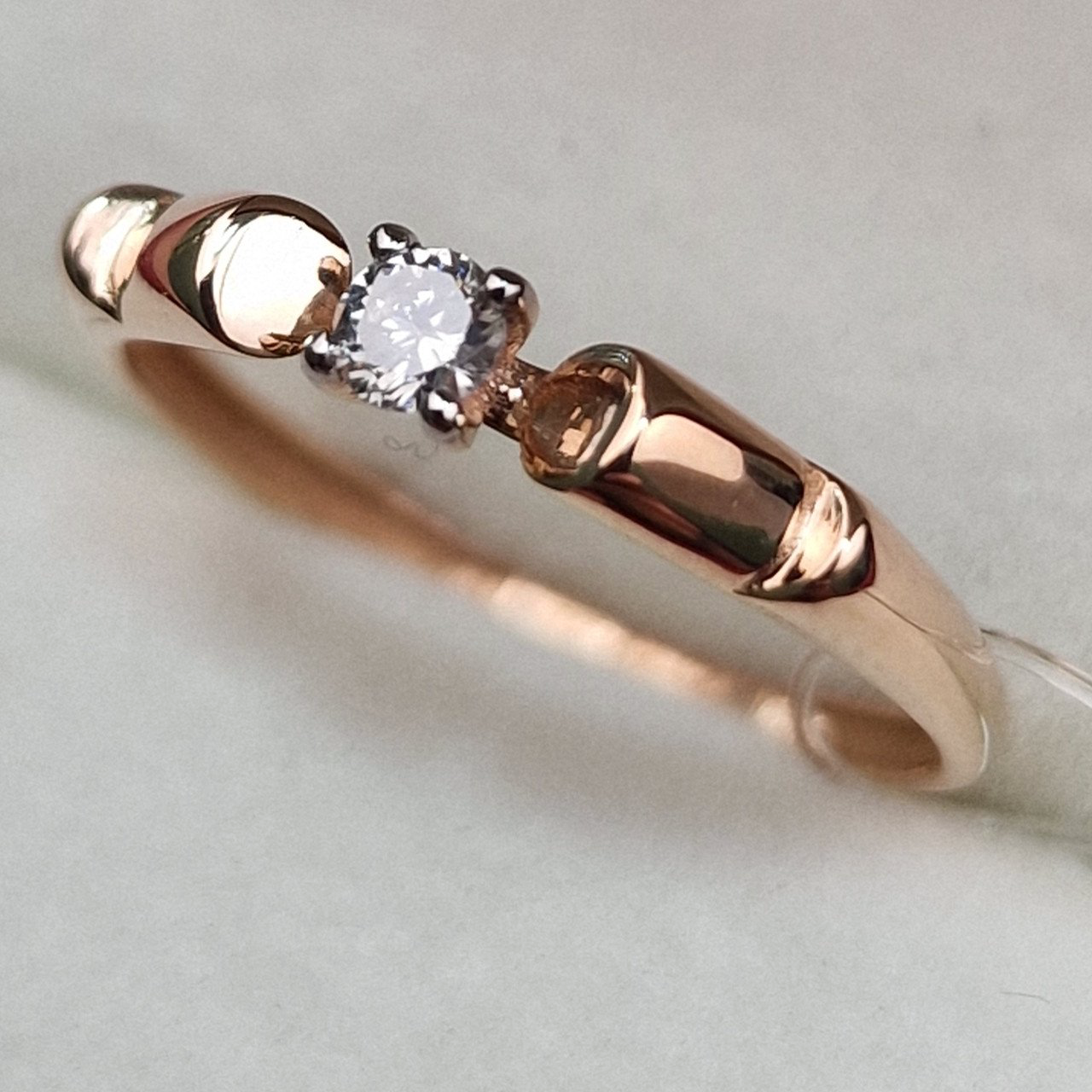 Кольцо Deimantas 99903596 16р 0,94гр 0,095ct. купить,NaN
