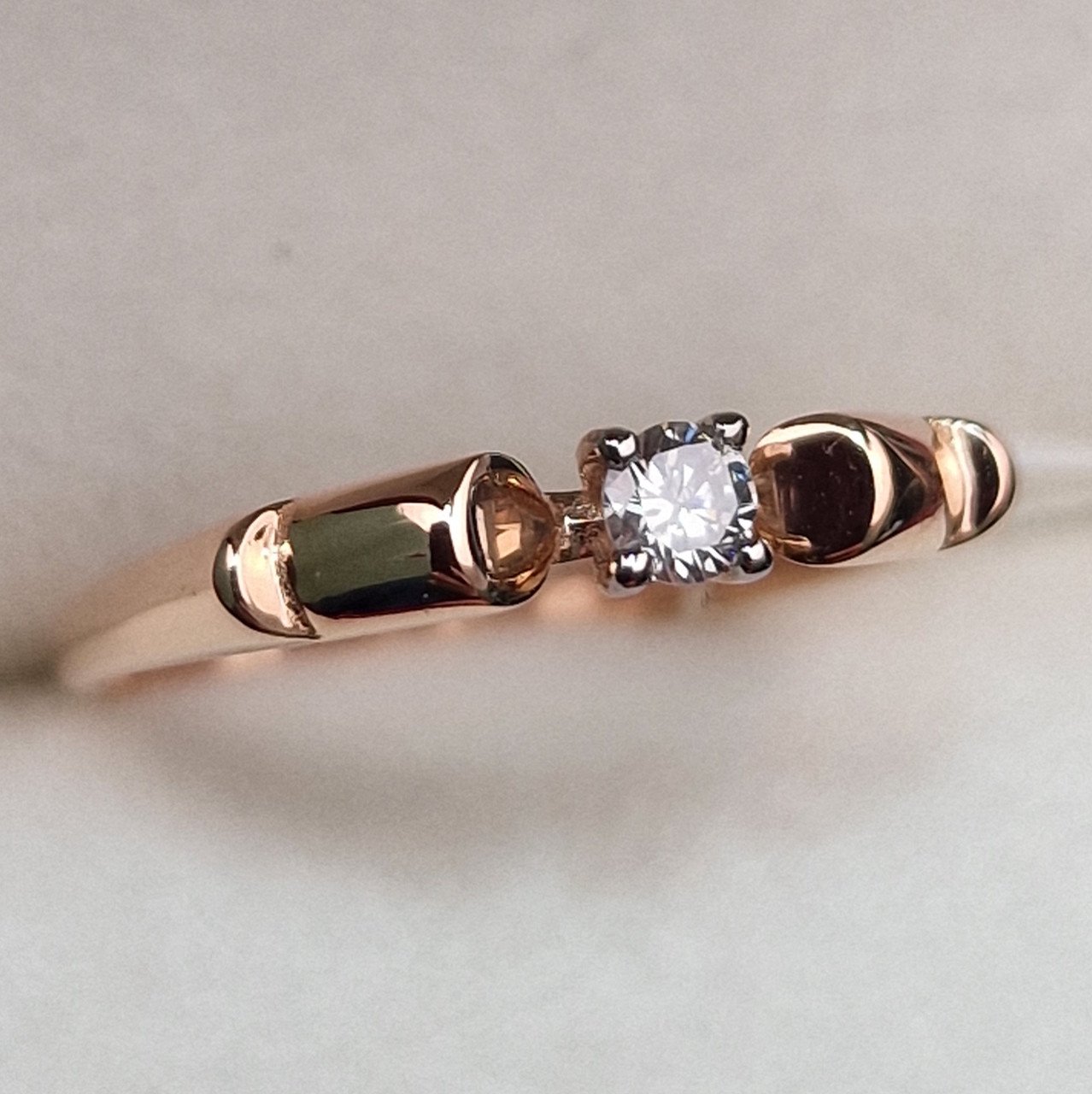 Кольцо Deimantas 99903596 16р 0,94гр 0,095ct. купить,NaN