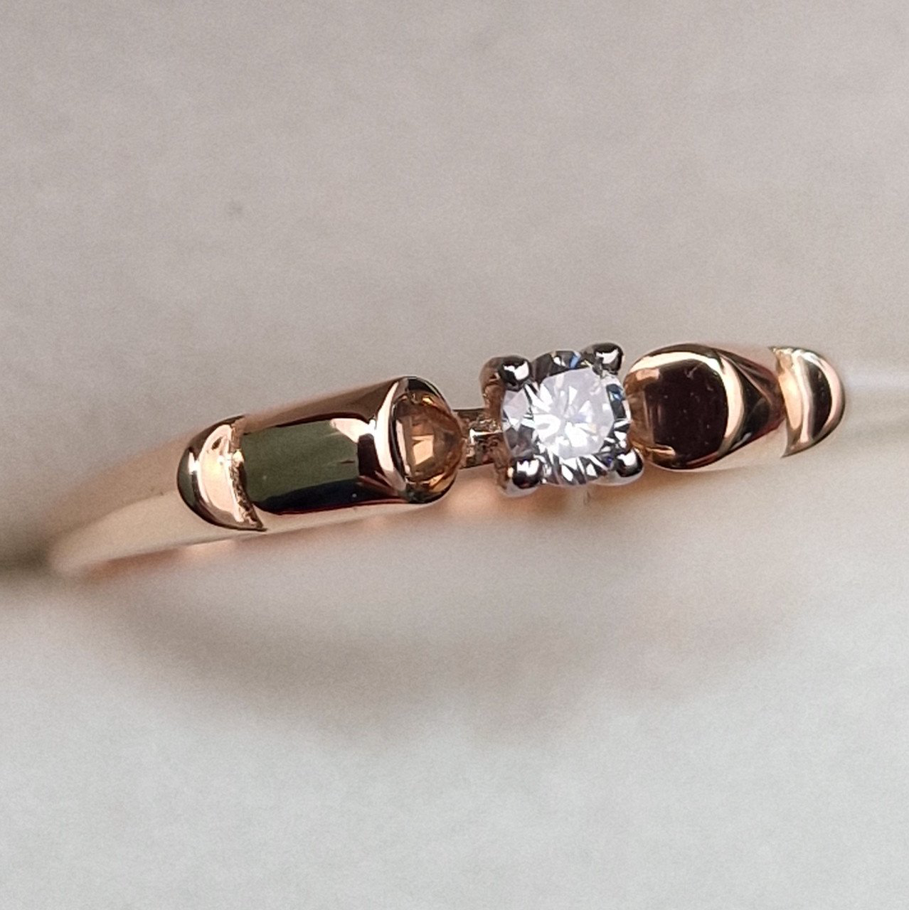Кольцо Deimantas 99903596 16р 0,94гр 0,095ct. купить,NaN