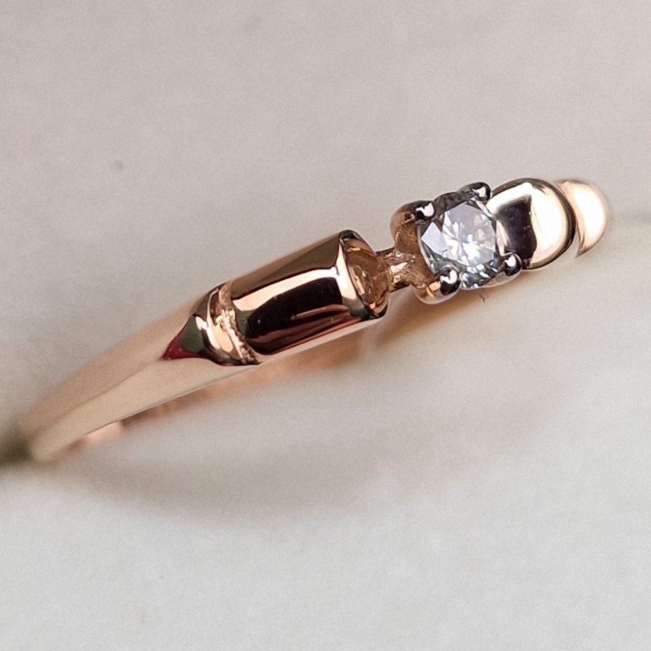 Кольцо Deimantas 99903596 16р 0,94гр 0,095ct. купить,NaN