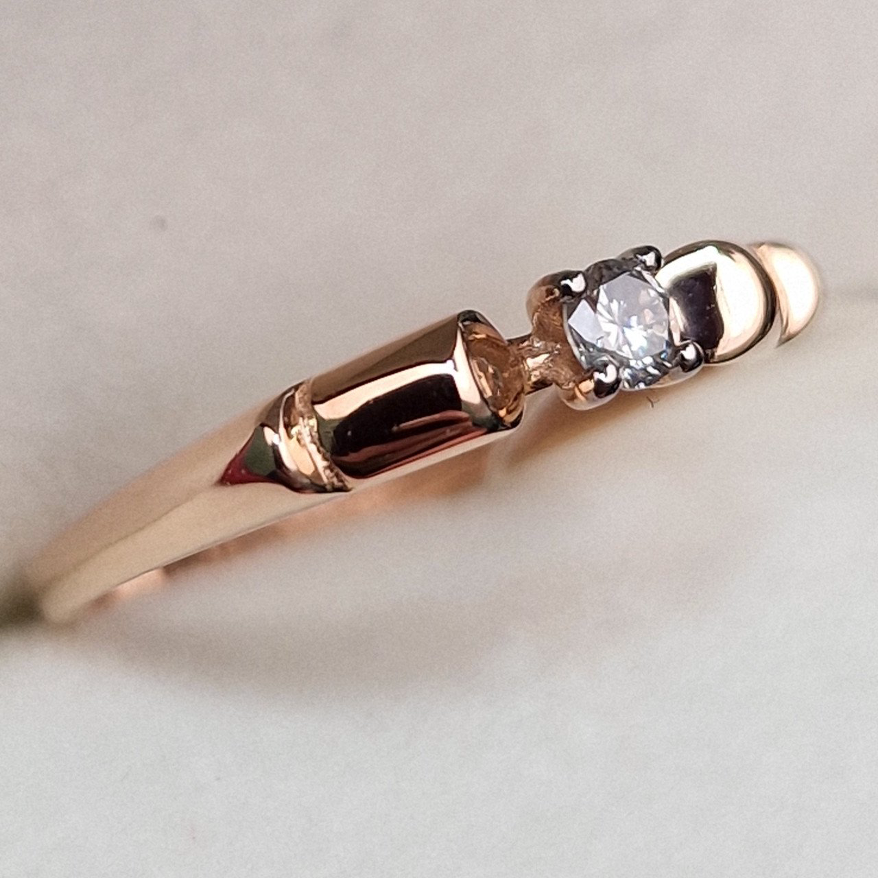 Кольцо Deimantas 99903596 16р 0,94гр 0,095ct. купить,NaN