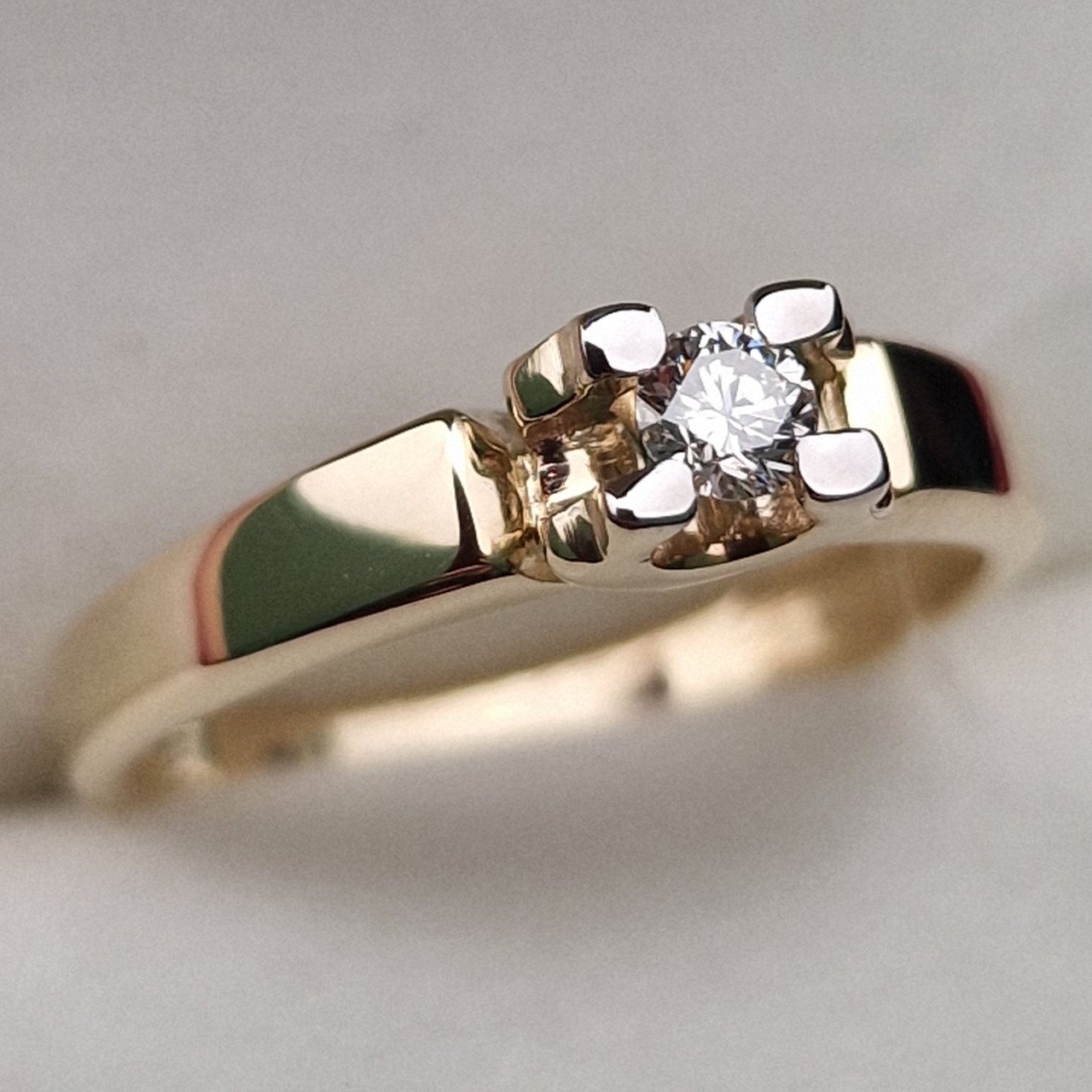 Кольцо Deimantas 99905096 16р 2,38гр 0,108ct. купить,NaN