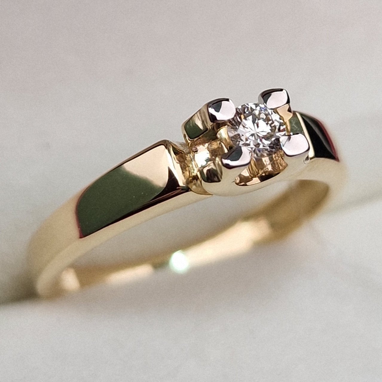 Кольцо Deimantas 99905096 16р 2,38гр 0,108ct. купить,NaN