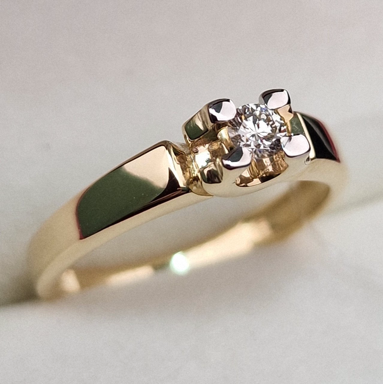 Кольцо Deimantas 99905096 16р 2,38гр 0,108ct. купить,NaN