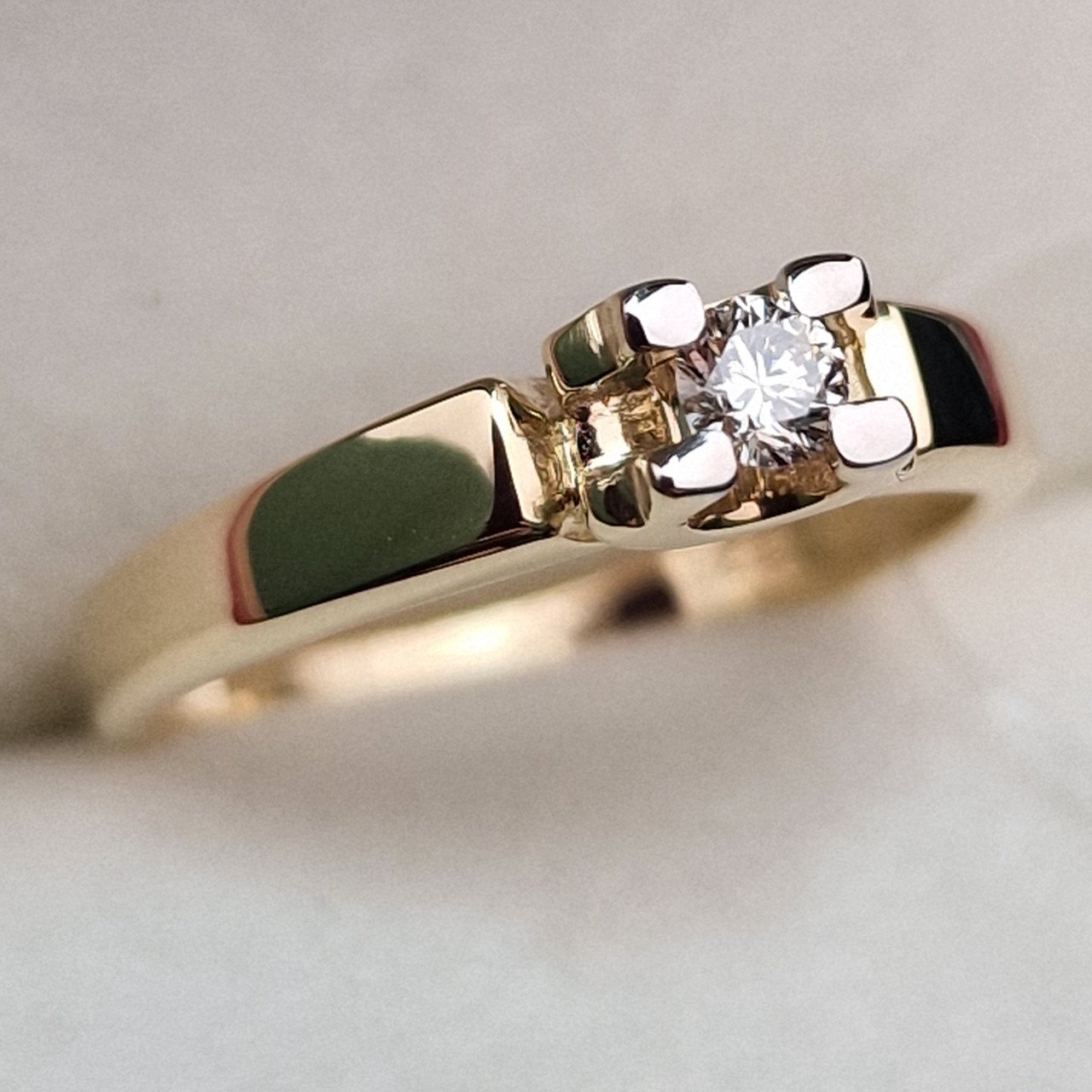 Кольцо Deimantas 99905096 16р 2,38гр 0,108ct. купить,NaN
