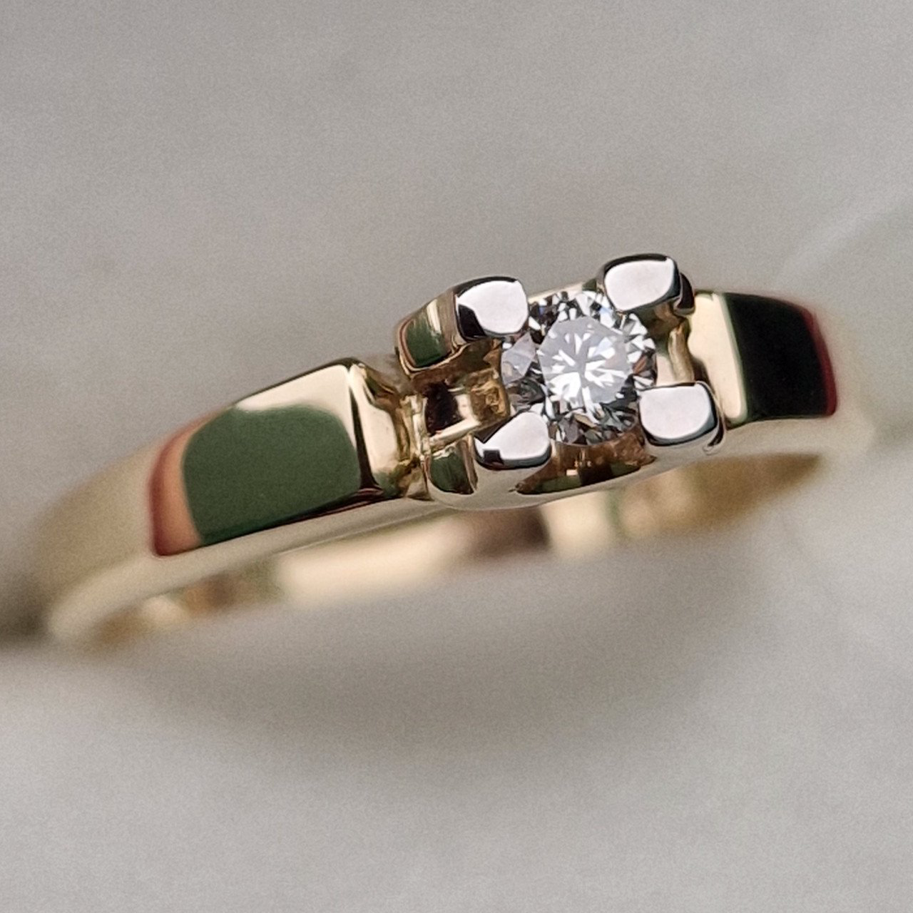 Кольцо Deimantas 99905096 16р 2,38гр 0,108ct. купить,NaN