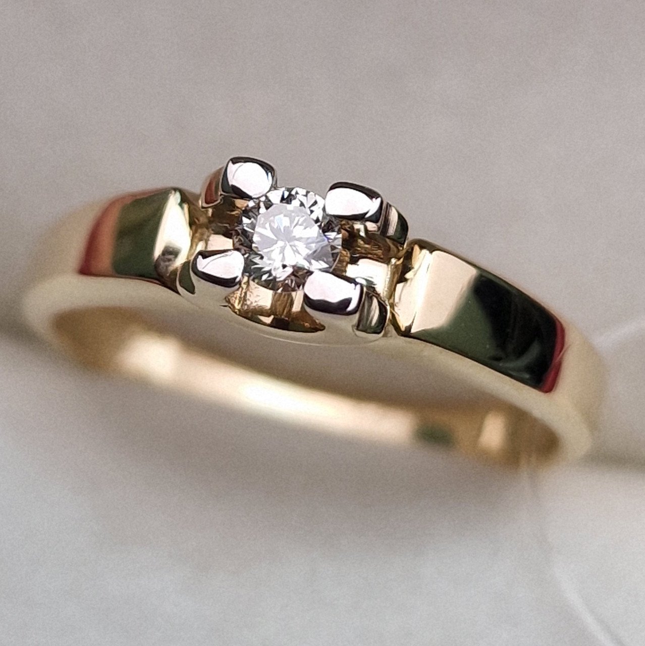 Кольцо Deimantas 99905096 16р 2,38гр 0,108ct. купить,NaN