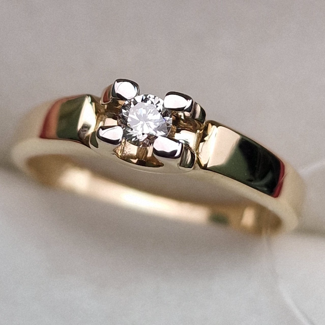Кольцо Deimantas 99905096 16р 2,38гр 0,108ct. купить,NaN