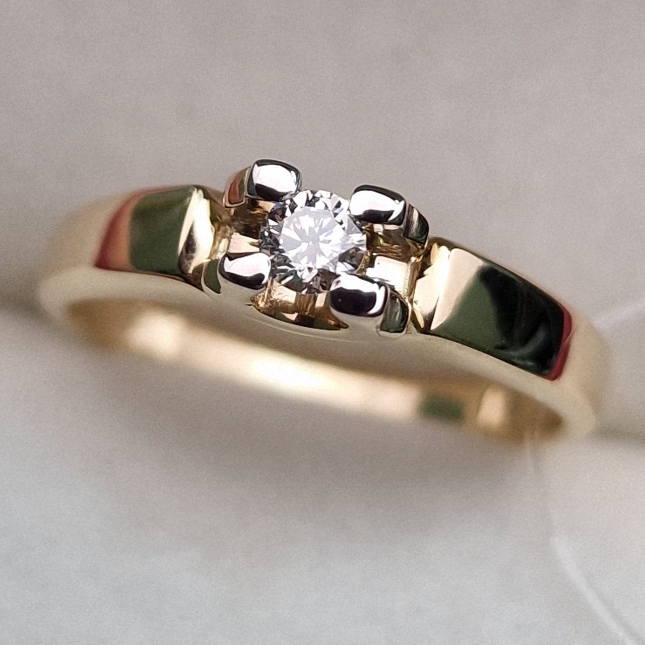 Кольцо Deimantas 99905096 16р 2,38гр 0,108ct. купить,NaN
