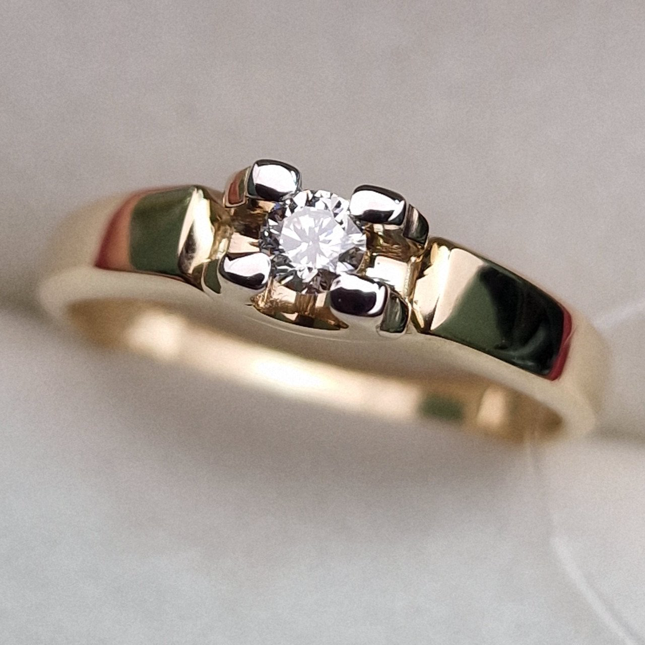 Кольцо Deimantas 99905096 16р 2,38гр 0,108ct. купить,NaN