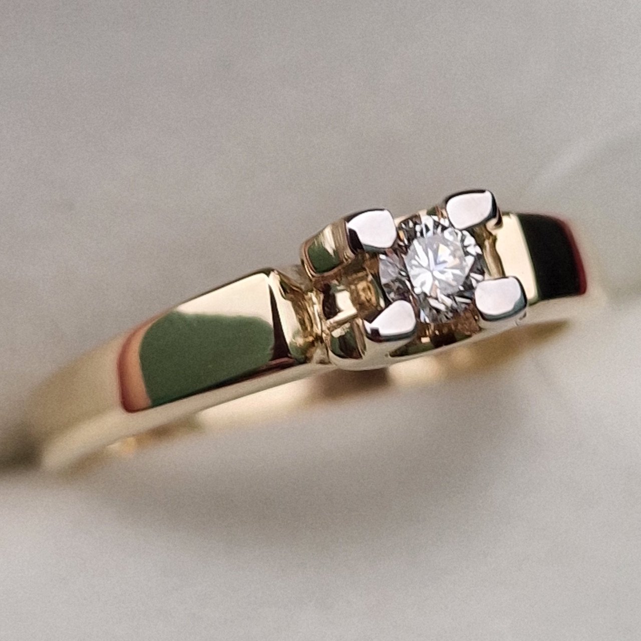 Кольцо Deimantas 99905096 16р 2,38гр 0,108ct. купить,NaN