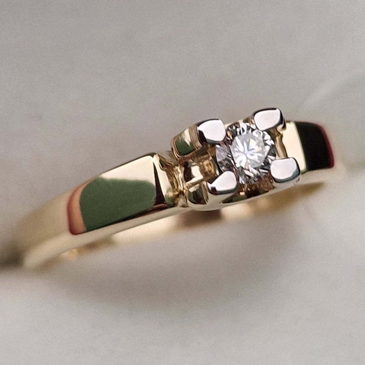 Кольцо Deimantas 99905096 16р 2,38гр 0,108ct. купить,NaN