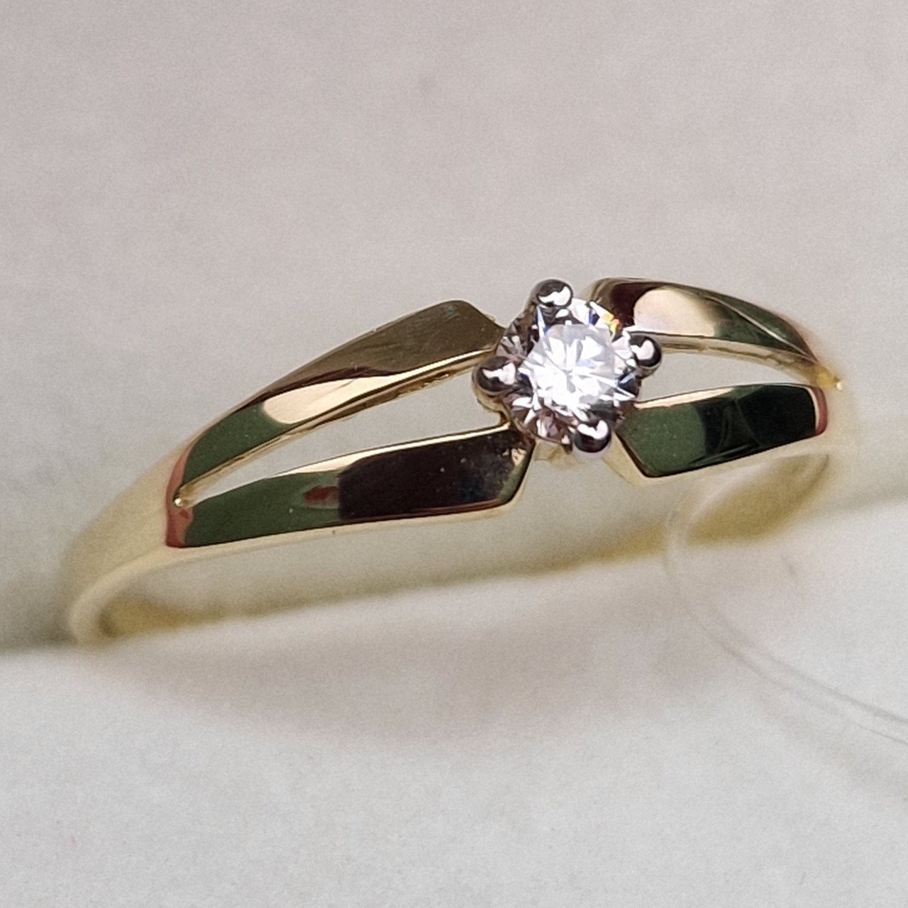 Кольцо Deimantas 99905124 17р 1,25гр 0,111ct. купить,NaN