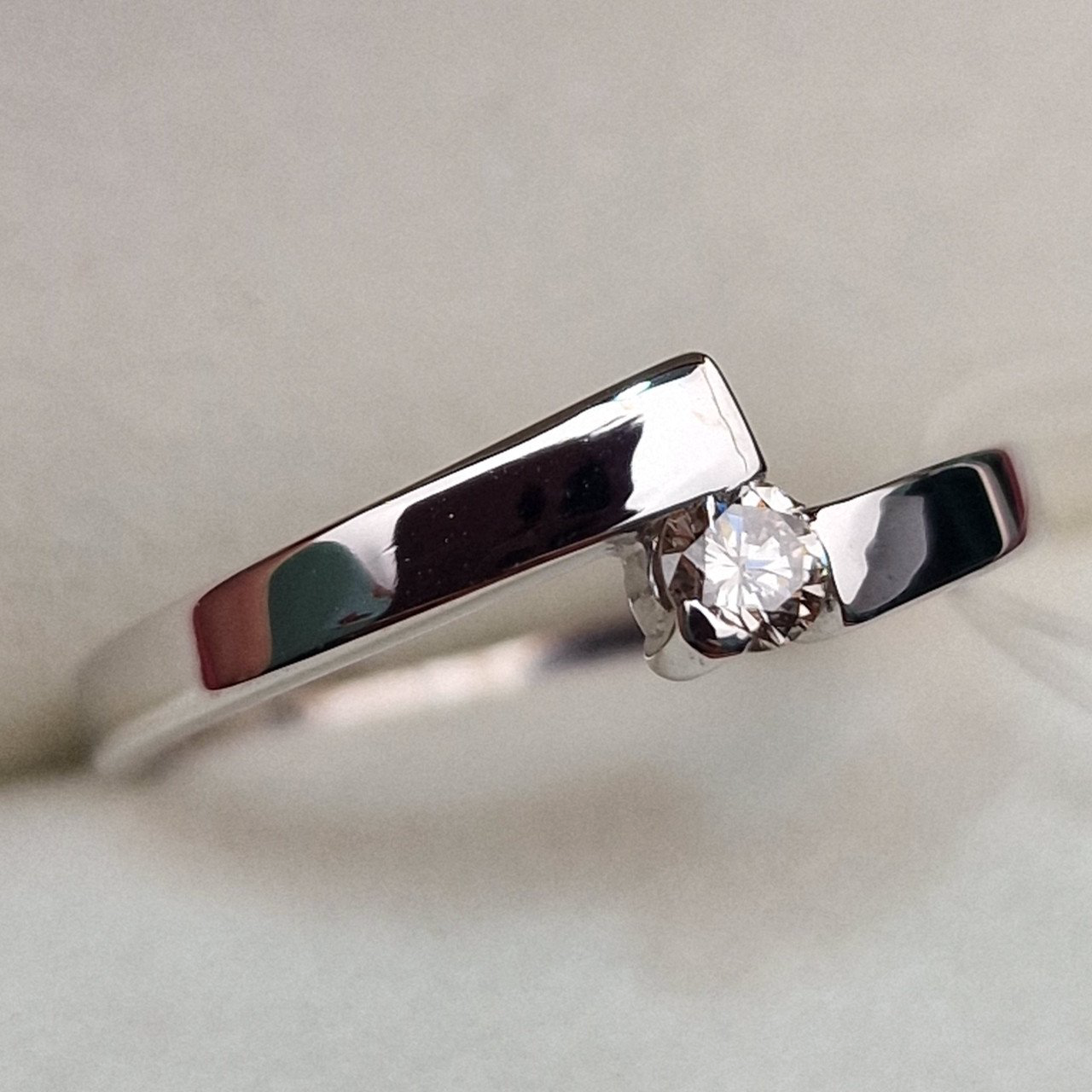 Кольцо Deimantas 99905118 16,5р 1,84гр 0,118ct. купить,NaN