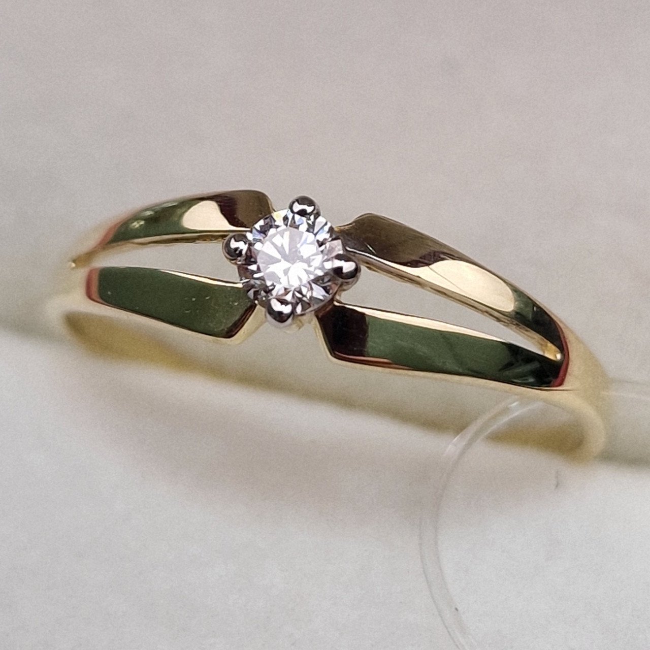 Кольцо Deimantas 99905124 17р 1,25гр 0,111ct. купить,NaN