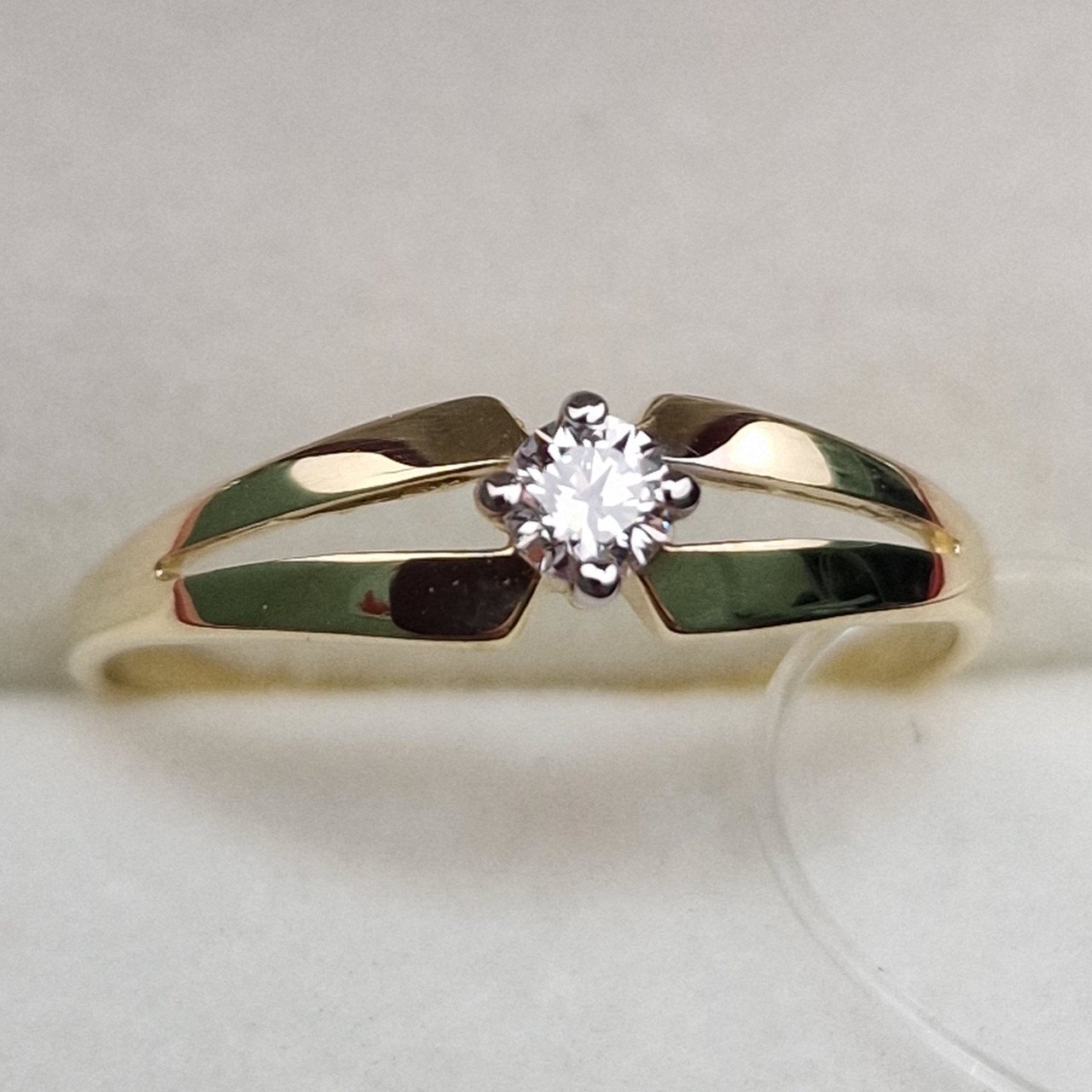 Кольцо Deimantas 99905124 17р 1,25гр 0,111ct. купить,NaN