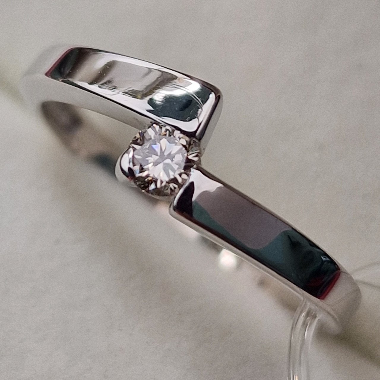 Кольцо Deimantas 99905118 16,5р 1,84гр 0,118ct. купить,NaN