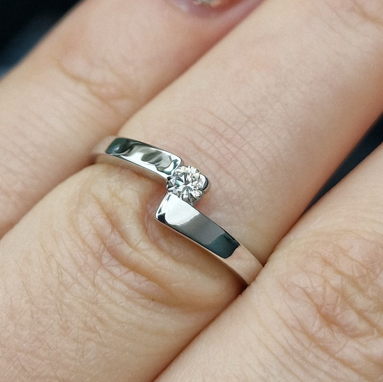 Кольцо Deimantas 99905118 16,5р 1,84гр 0,118ct. купить,NaN